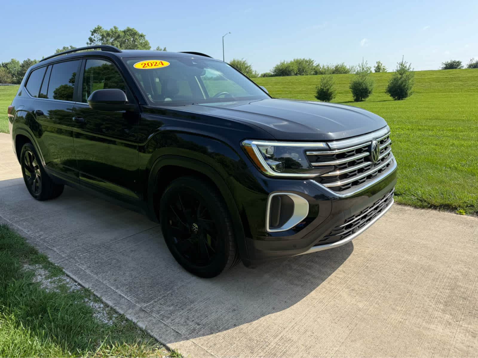 2024 Volkswagen Atlas 2.0T SE w/Technology