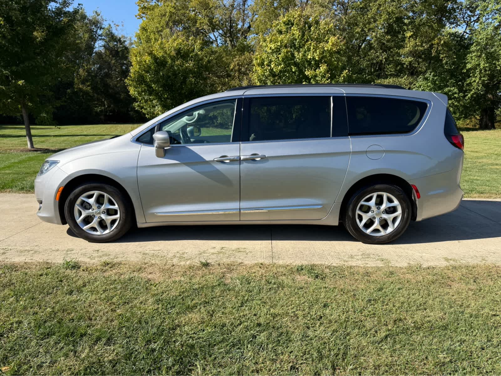 2017 Chrysler Pacifica Touring-L