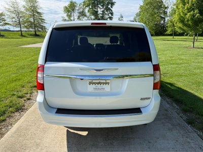 2016 Chrysler Town & Country Touring