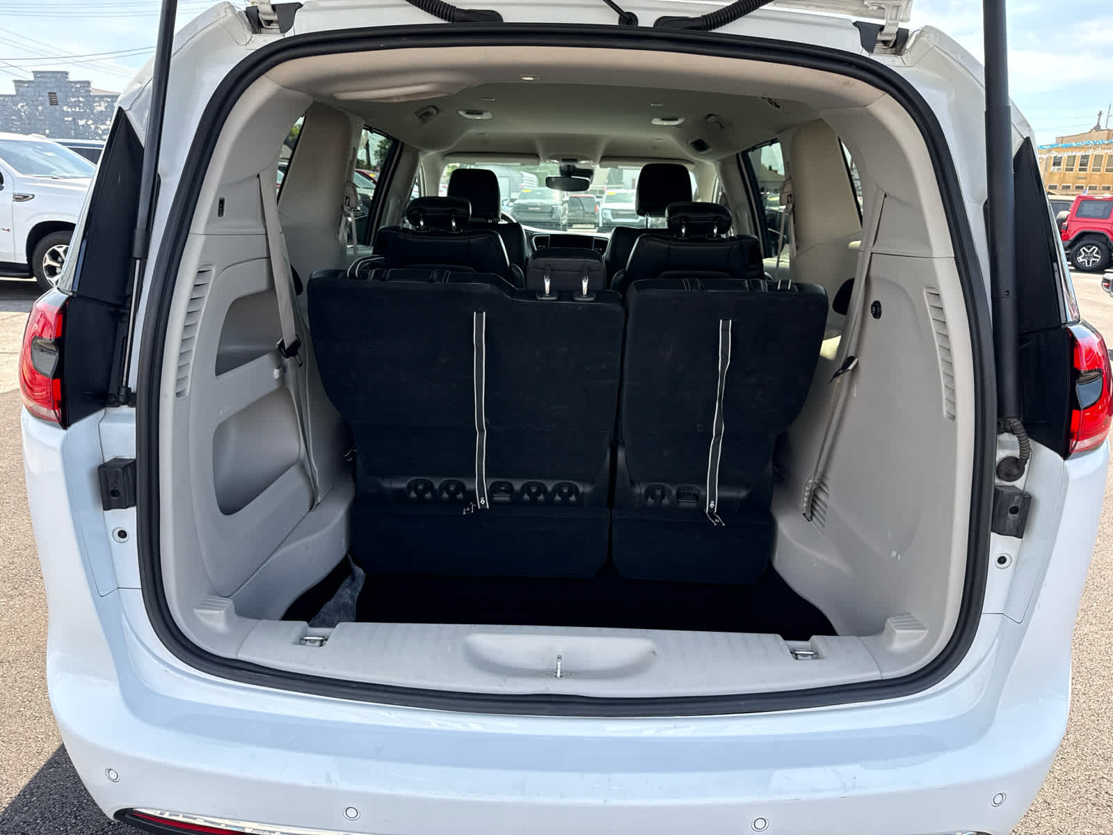 2023 Chrysler Pacifica Touring L