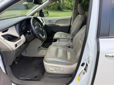 2020 Toyota Sienna XLE Auto Access Seat