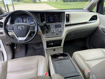 2020 Toyota Sienna XLE Auto Access Seat