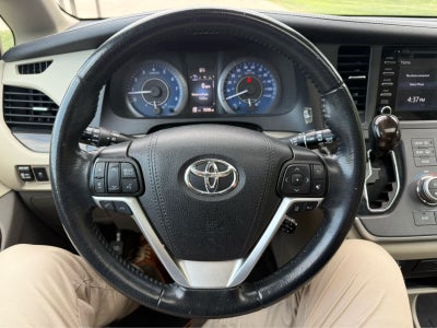 2020 Toyota Sienna XLE Auto Access Seat