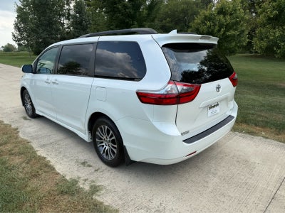 2020 Toyota Sienna XLE Auto Access Seat