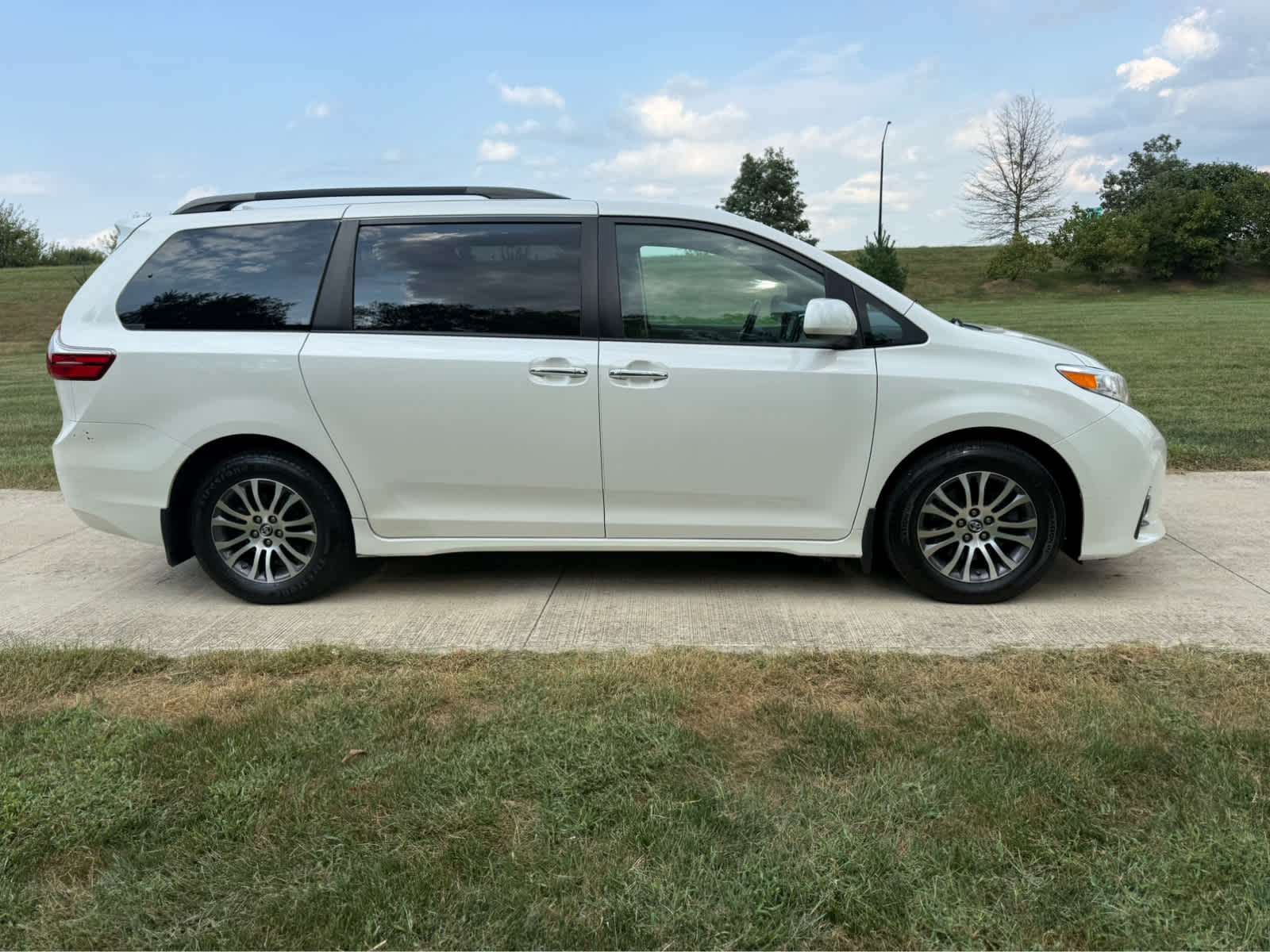 2020 Toyota Sienna XLE Auto Access Seat